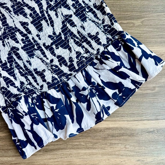 CeCe Abstract Floral Navy & White Short Puff Sleeve Smocked Peplum Top – Size L - Picture 6 of 9